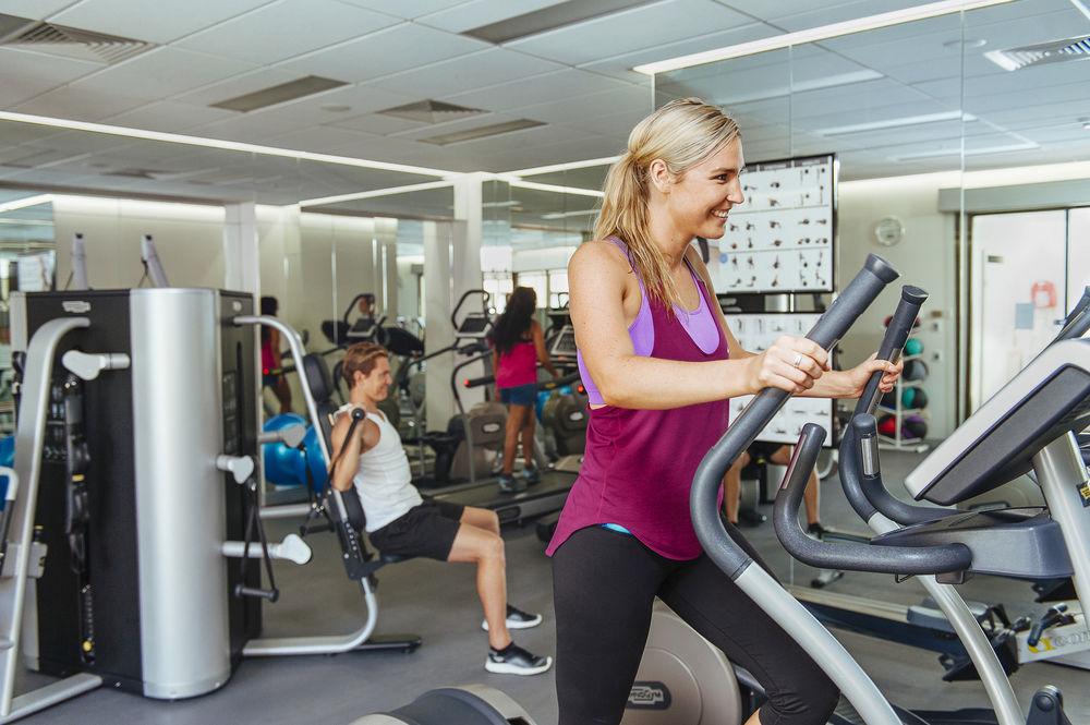 Hotel Stamford Plaza Adelaide Exterior foto A woman on a cross trainer