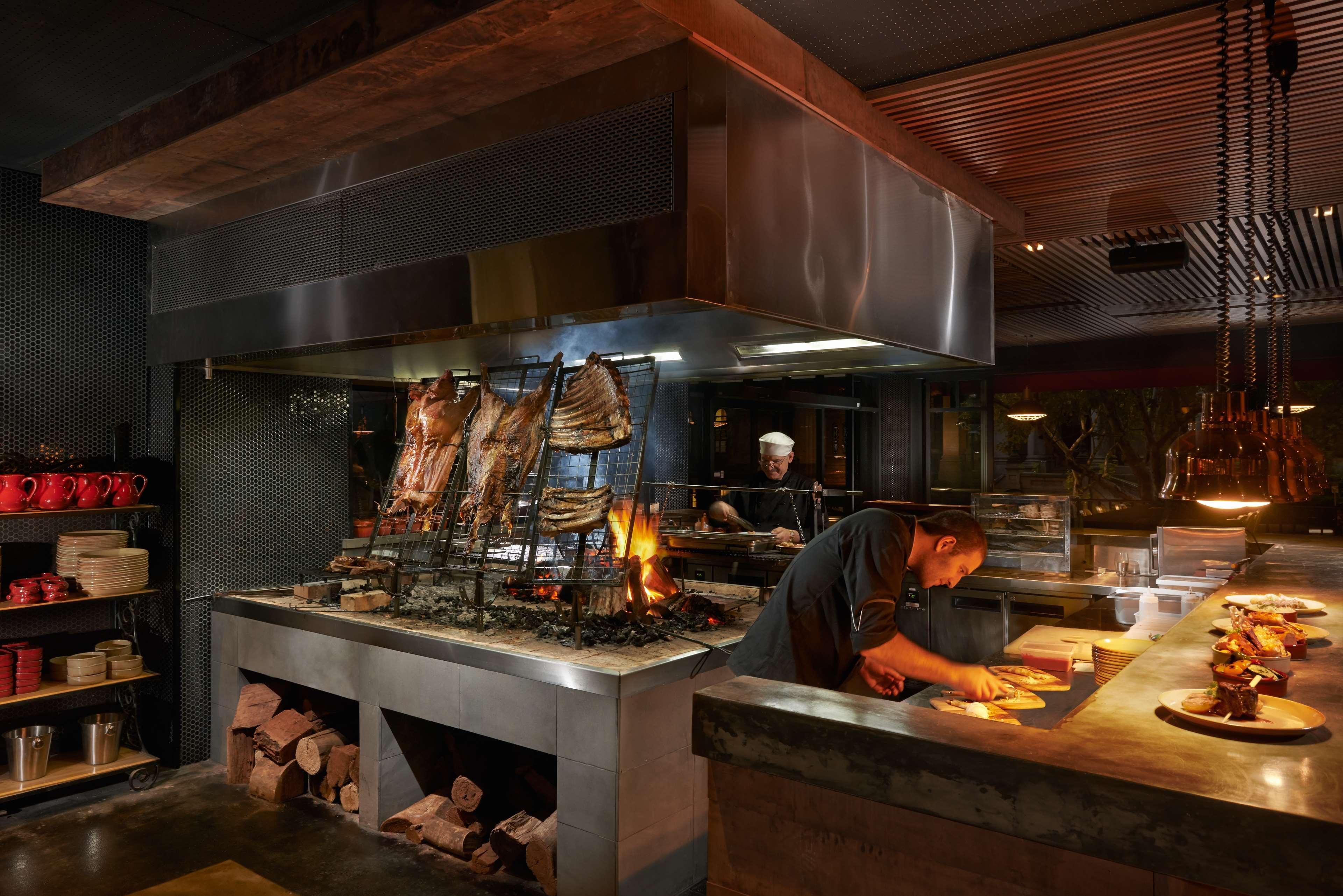 Hotel Stamford Plaza Adelaide Exterior foto The kitchen at the restaurant
