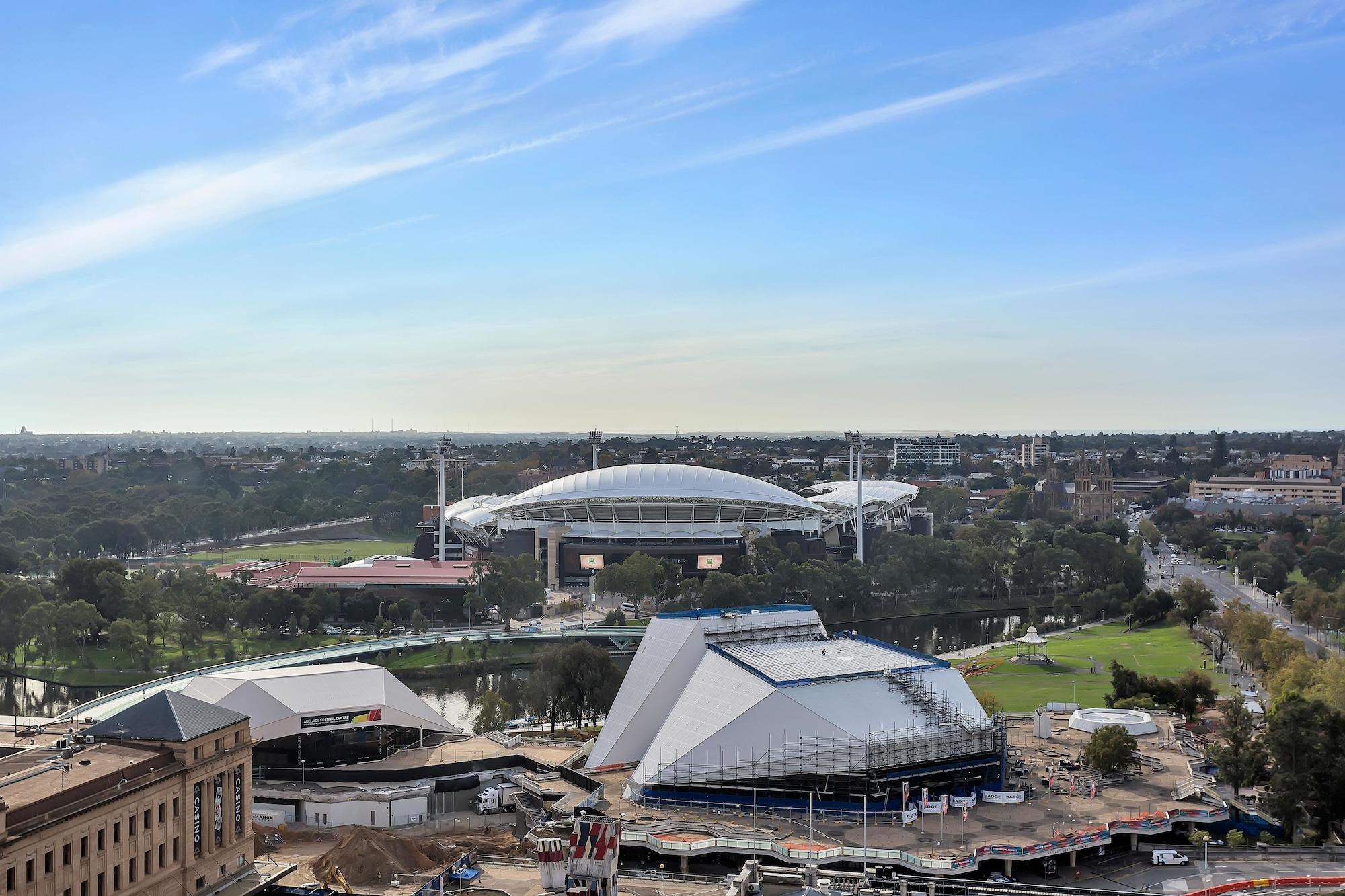 Hotel Stamford Plaza Adelaide Exterior foto The Adelaide Oval, the home of the Adelaide Crows