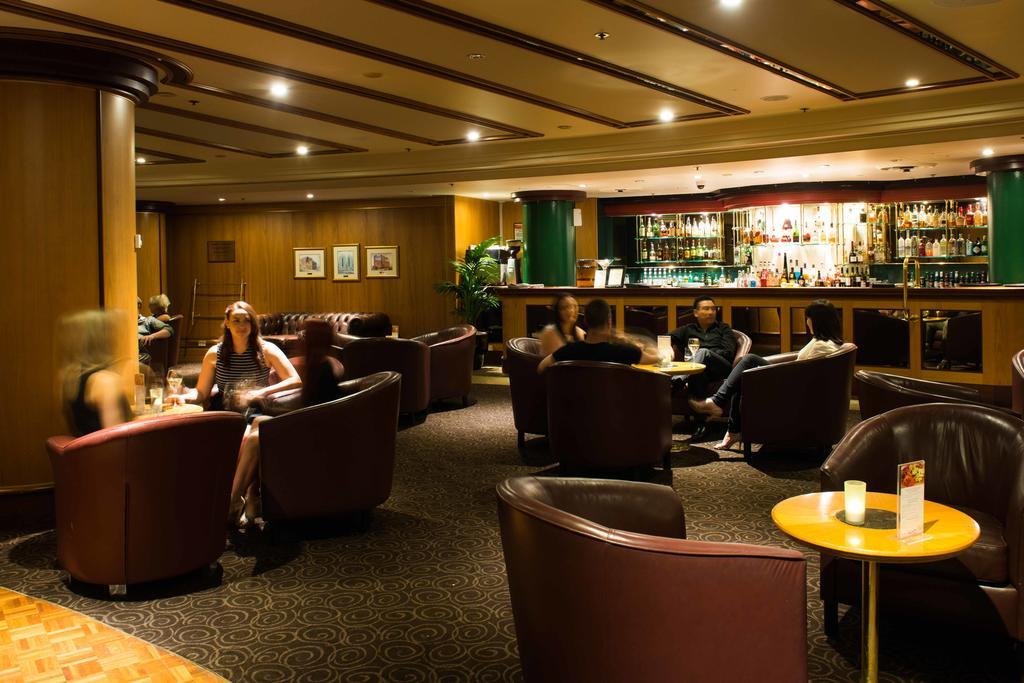 Hotel Stamford Plaza Adelaide Exterior foto The bar at the hotel